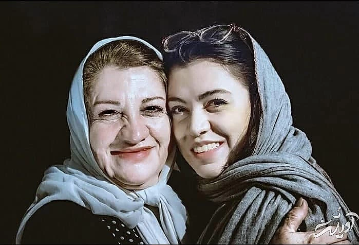 ناهید مسلمی و دخترش 